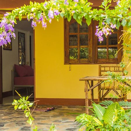 Ban Sabai Sabai Guest House Kanchanaburi City Rum bild