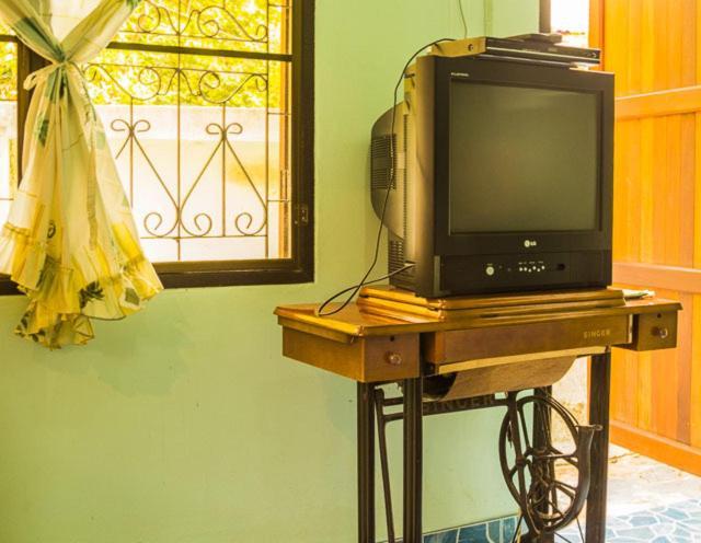 Ban Sabai Sabai Guest House Kanchanaburi City Rum bild