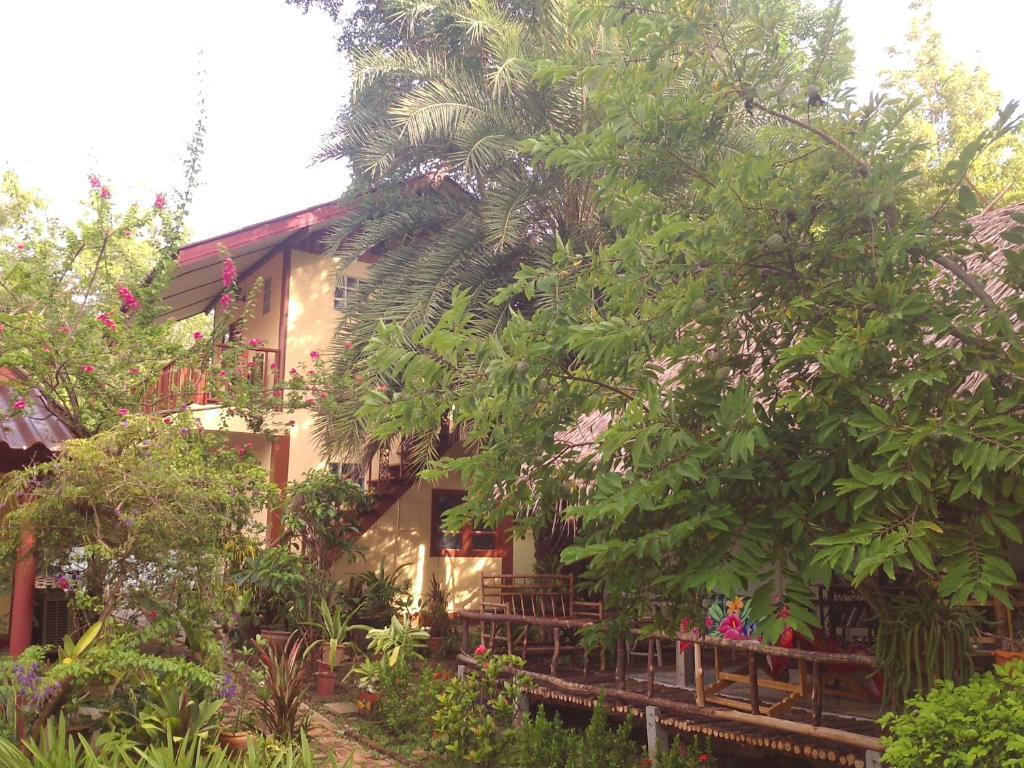 Ban Sabai Sabai Guest House Kanchanaburi City Exteriör bild