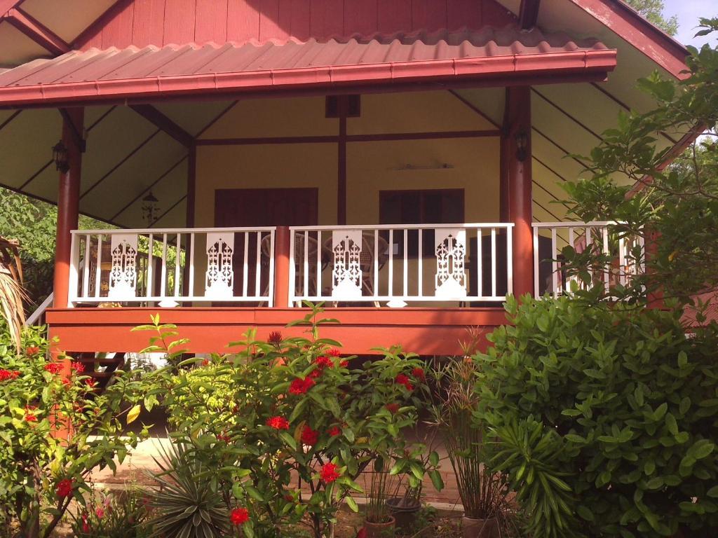 Ban Sabai Sabai Guest House Kanchanaburi City Exteriör bild