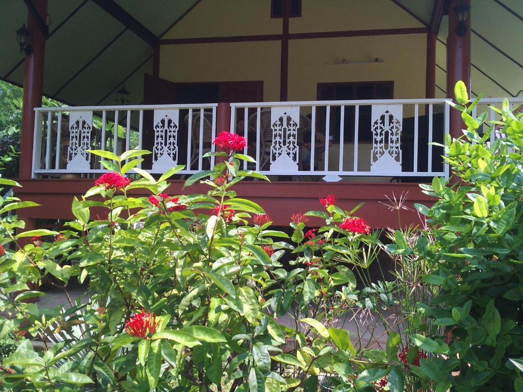 Ban Sabai Sabai Guest House Kanchanaburi City Exteriör bild