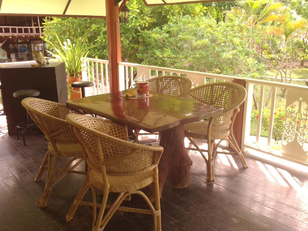 Ban Sabai Sabai Guest House Kanchanaburi City Rum bild