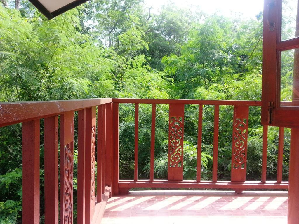 Ban Sabai Sabai Guest House Kanchanaburi City Rum bild