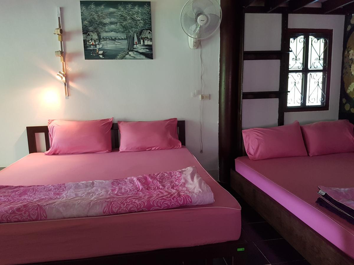 Ban Sabai Sabai Guest House Kanchanaburi City Exteriör bild