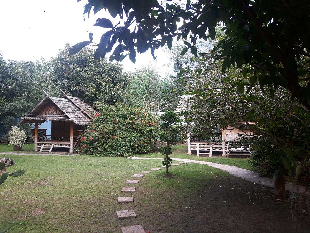 Ban Sabai Sabai Guest House Kanchanaburi City Exteriör bild